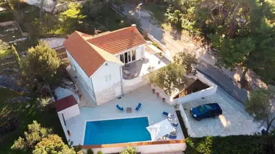 Bazen u objektu House Lili ili u blizini