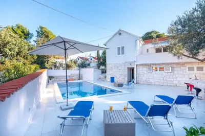 Bazen u objektu House Lili ili u blizini