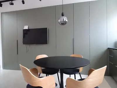 TV i/ili zabavni centar u objektu Modern Small House with a Terrace