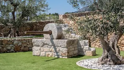 Vrt u objektu Traditional stone poolside villa in Bol