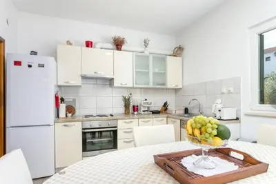 Kuhinja ili čajna kuhinja u objektu HOLIDAY HOUSE Ose