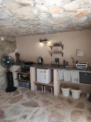 Kuhinja ili čajna kuhinja u objektu Kameni zid