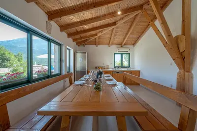 Pogled na planine ili pogled na planine iz vila