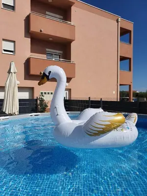 Bazen u objektu Time for you apartment ili u blizini