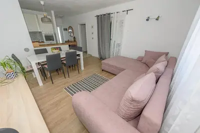 Kuhinja ili čajna kuhinja u objektu Holiday house DM