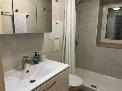 Kupaonica u objektu Centrum Bol Apartment - One Minute from the Sea