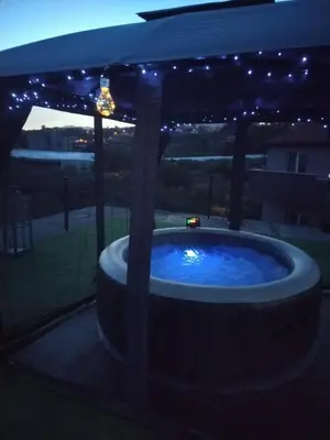 Bazen u objektu Apartment Kerum Plus Rooftop with Intex Pure Spa ili u blizini