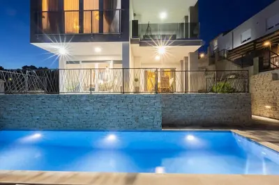 Bazen u objektu Villa M apartment Podstrana-private pool 30 m2 ili u blizini