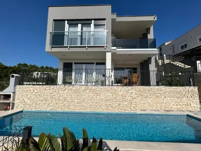 Bazen u objektu Villa M apartment Podstrana-private pool 30 m2 ili u blizini