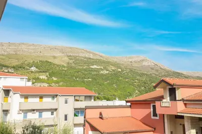 Pogled na planine ili pogled na planine iz apartmana