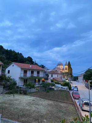 Zgrada u kojoj se nalazi vikendica