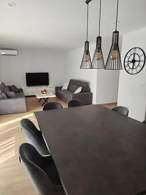 TV i/ili zabavni centar u objektu Villa Diva DI with private pool and jacuzzi