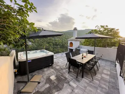Balkon ili terasa u objektu Holiday Home Vrkic with Hot Tub