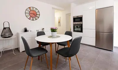 Kuhinja ili čajna kuhinja u objektu Santa Cruz Apartments Supetar