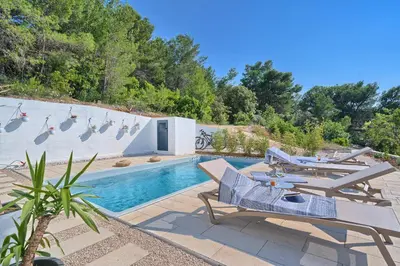 Bazen u objektu Holiday house Sunset Haven Estate ili u blizini