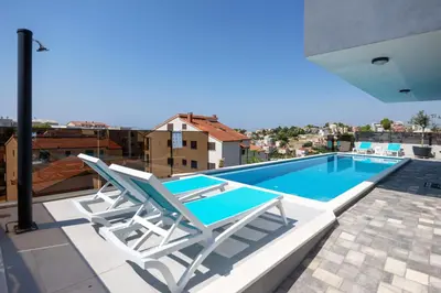 Bazen u objektu Apartman Palma and Luxury Penthouse for a family with swiming pool,parking,terrace,panoramic view at the sea,Podstrana ili u blizini