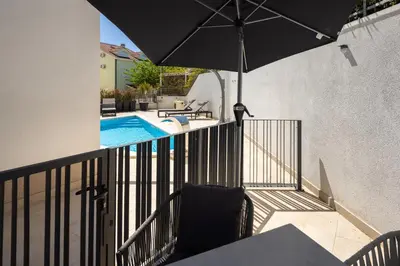 Bazen u objektu A&D Deluxe apartments Dani with swimming pool ili u blizini