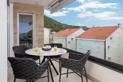 Pogled na planine ili pogled na planine iz apartmana