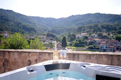 Pogled na planine ili pogled na planine iz vila