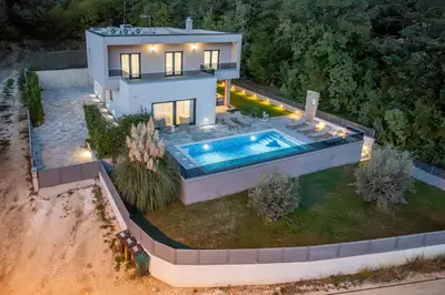 Bazen u objektu Luxury Villa Oriolus, heated pool, sauna, Split ili u blizini