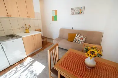 Kuhinja ili čajna kuhinja u objektu Cozy 1 bedroom apt/terrace/garden