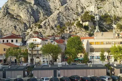 Pogled na planine ili pogled na planine iz apartmana