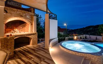 Bazen u objektu Holiday Home Pitve ili u blizini