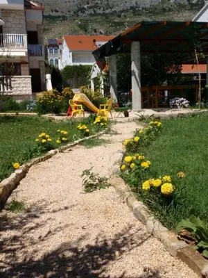 Vrt u objektu Apartment in Dugi Rat with sea view, balcony, air conditioning WiFi 5132-1