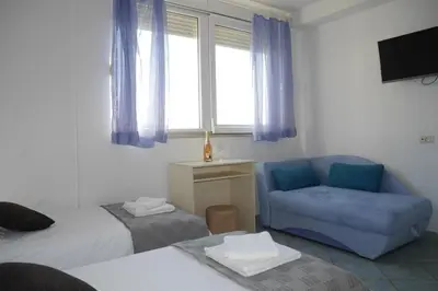 Krevet ili kreveti u jedinici u objektu Apartment in Dugi Rat with sea view, balcony, air conditioning WiFi 5132-1