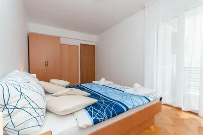 Krevet ili kreveti u jedinici u objektu Apartments Rubic Omis- 230m from sandy beach