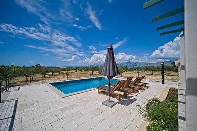 Bazen u objektu Family friendly house with a swimming pool Pucisca, Brac - 21499 ili u blizini