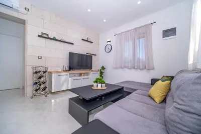 TV i/ili zabavni centar u objektu Family friendly house with a swimming pool Pucisca, Brac - 21499