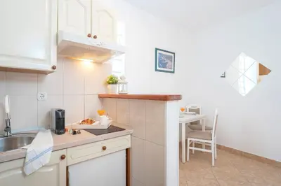 Kuhinja ili čajna kuhinja u objektu Apartments ''Tri Sestrice'' - ZF Hvar