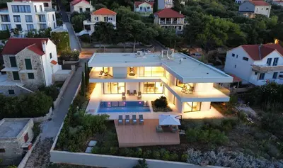 Bazen u objektu Villa Brac ili u blizini