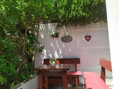 Vrt u objektu Apartman Antonela