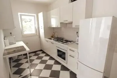 Kuhinja ili čajna kuhinja u objektu Rosa apartment Mirca