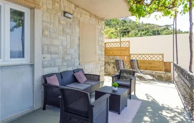 Balkon ili terasa u objektu Lovely Apartment In Omis With House Sea View