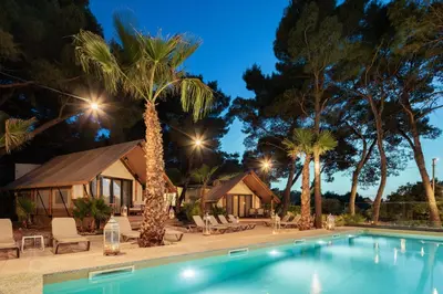 Bazen u objektu Waterman Beach Village ili u blizini