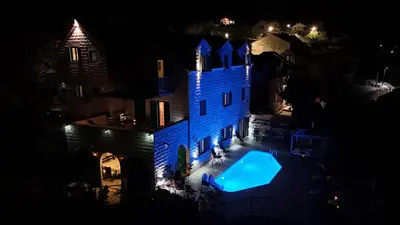 Bazen u objektu Villa Monica ili u blizini