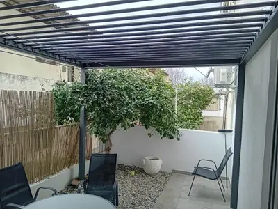 Popločani dio dvorišta ili vanjski dio objekta D&D Lausic Apartment