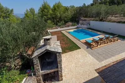 Bazen u objektu Holiday Home Antonija ili u blizini