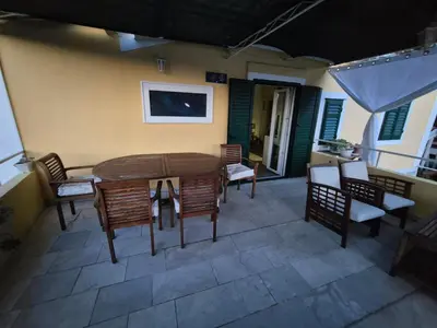 TV i/ili zabavni centar u objektu Apartman Pia, JELSA
