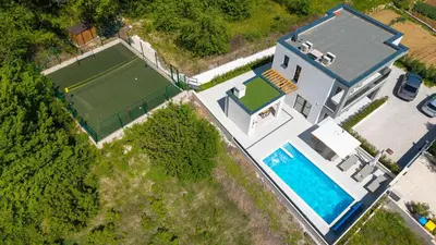 Bazen u objektu 3-bedroom villa Pera with heated pool, 7km from beach ili u blizini