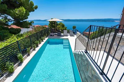 Bazen u objektu Villa Dattero -private Pool, Jacuzzi, Sauna, Media room ili u blizini