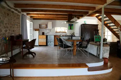 Kuhinja ili čajna kuhinja u objektu Eco Residence Rokotovi