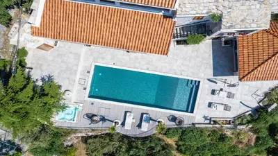 Bazen u objektu Luxurious retreat in Jesenice ili u blizini