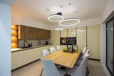 Kuhinja ili čajna kuhinja u objektu Family House 