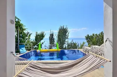 Bazen u objektu House House Roko ili u blizini
