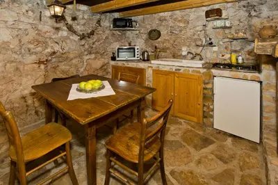 Kuhinja ili čajna kuhinja u objektu Sunset Haven Villa in Zarace Hvar