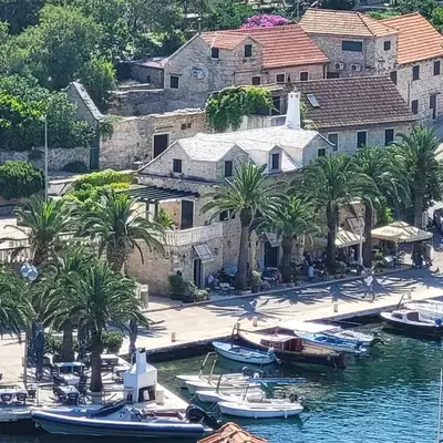 Stunning Home In Splitska - Supetar With Wifi